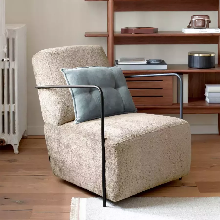 Kave Home Gamer fauteuil in beige chenille en metaal met zwarte afwerking