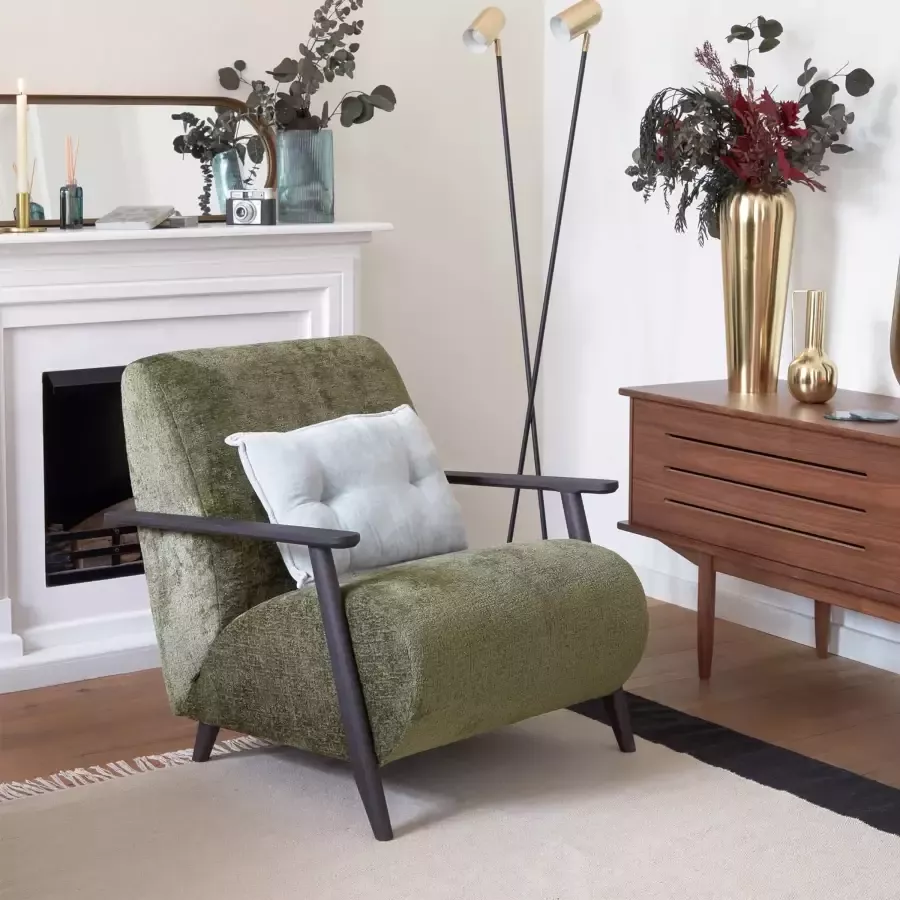 Kave Home Meghan fauteuil in groene chenille en hout met wengé afwerking