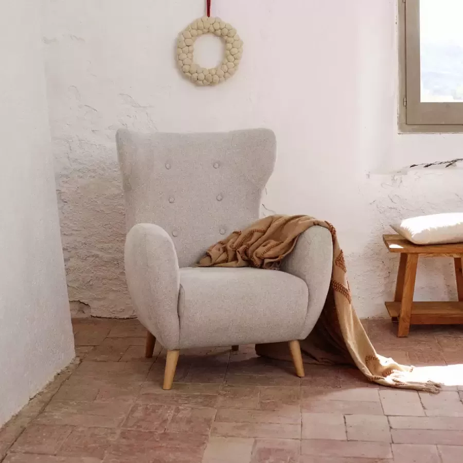 Kave Home Patio beige chenille fauteuil met massief beukenhouten poten - Foto 1