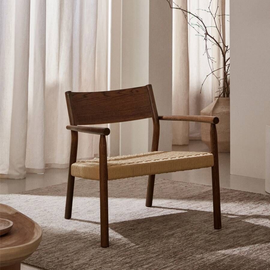 Kave Home Yalia-fauteuil van massief eikenhout FSC 100% met natuurlijke walnoot-afwerking en zitting