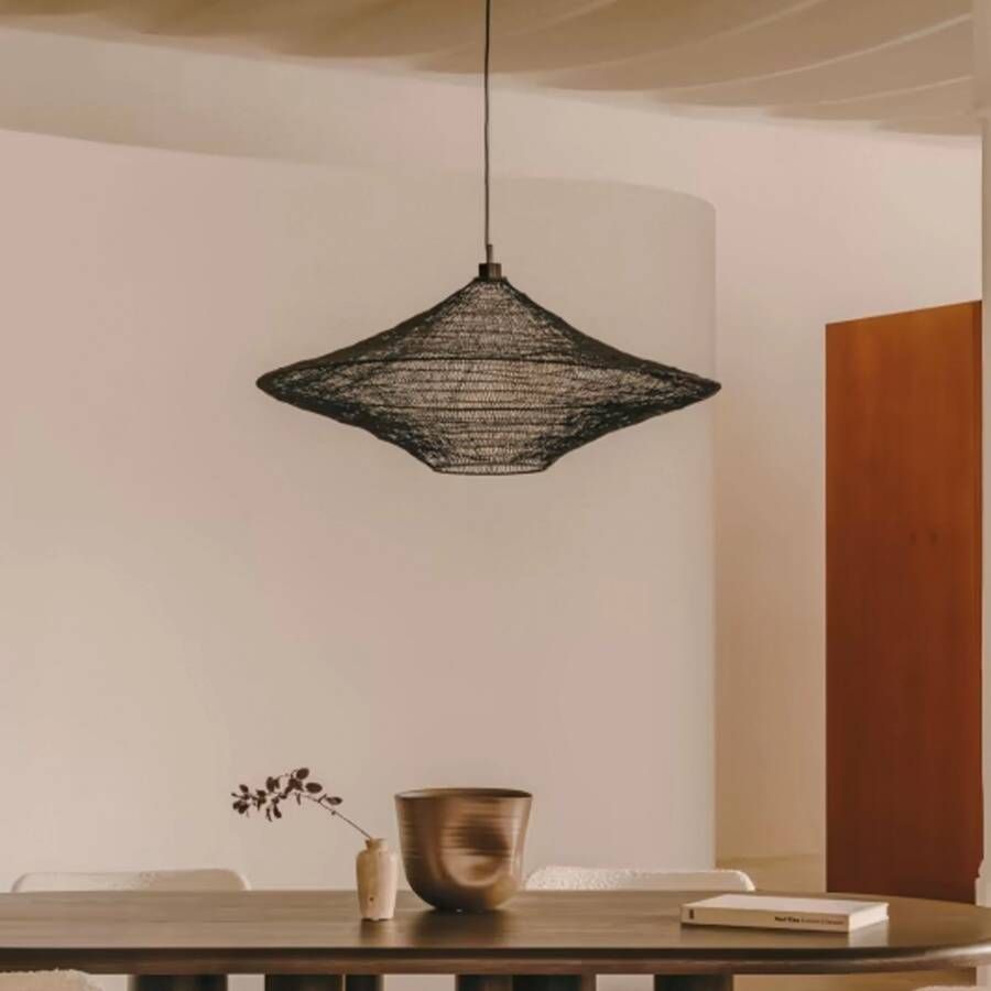 Kave Home Makai-plafondlamp van metaal met zwarte afwerking Ø 87 cm
