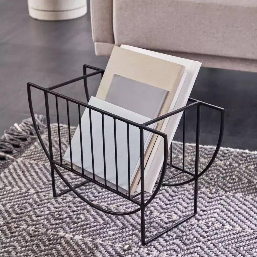 Kave Home Aubrey zwart tijdschriftenrek
