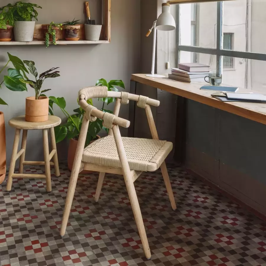 Kave Home Majela stoel in massief 100% fsc eucalyptus met eiken afwerking en beige touw