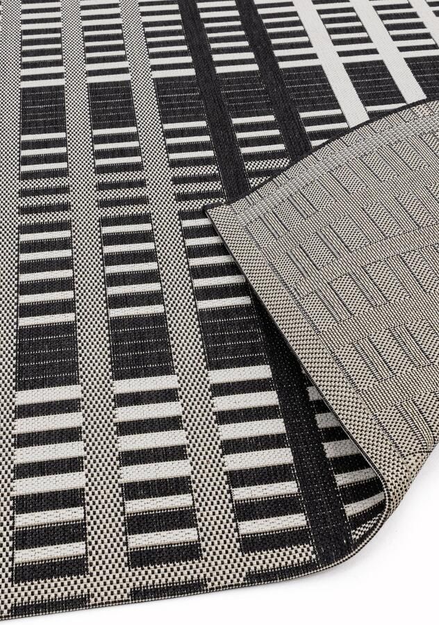 MOMO Rugs Patio PAT22 Black Grid