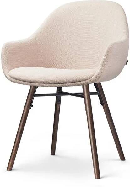 Nolon Nena-Mae Eetkamerstoel Beige met Armleuningen Stof Houten Poten Walnoot Design Scandinavisch Comfortabel
