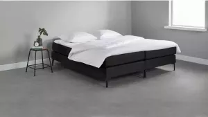 Beter Bed Basic Beter Bed box Southampton met gestoffeerd matras 140x200 zwart