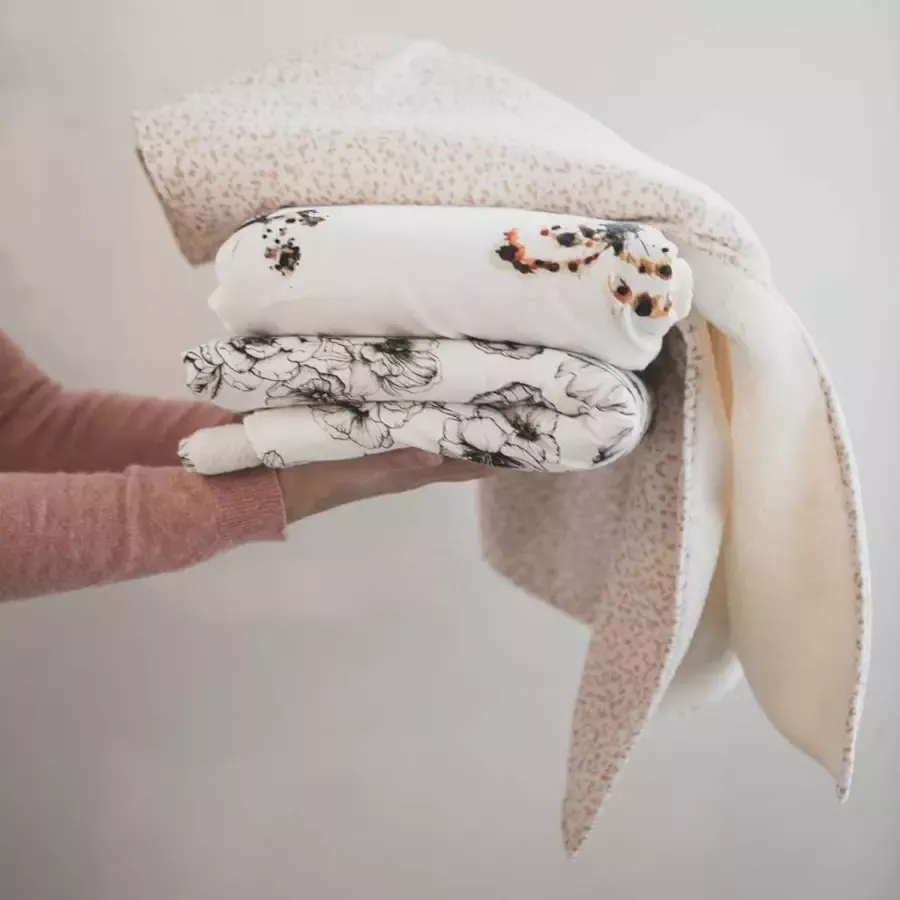 Mies & Co baby wiegdeken soft teddy Bumble love 70x100 cm