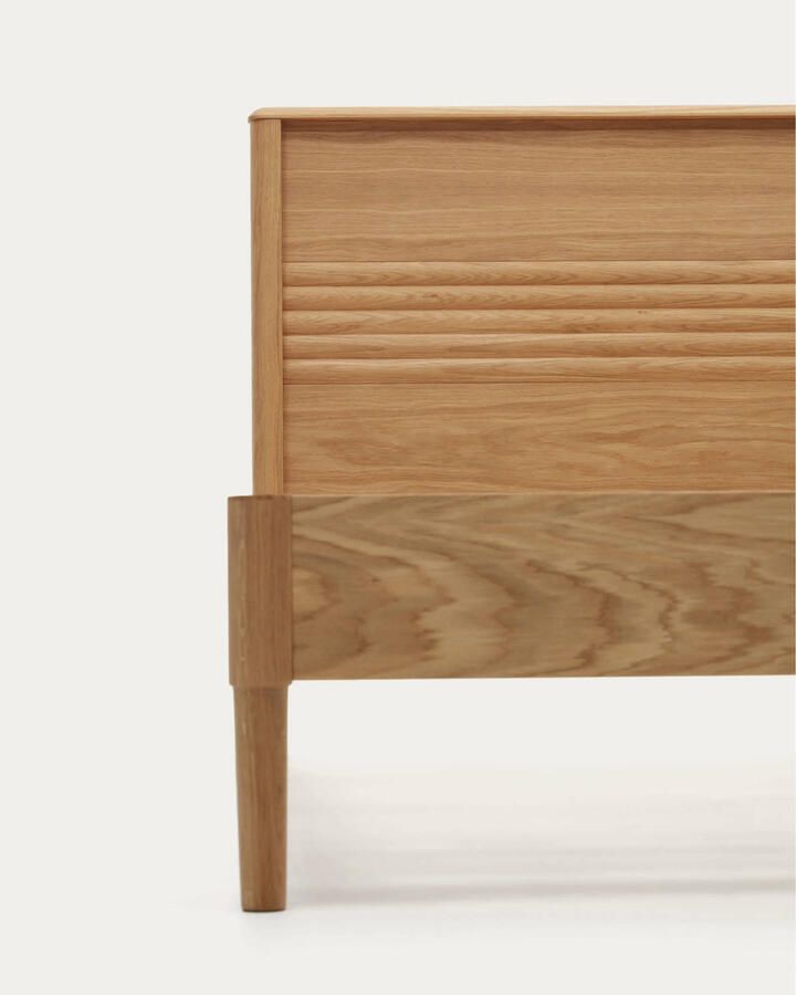 Kave Home Lenon bed in hout en eikenfineer voor matras 180 x 200 cm FSC MIX Credit