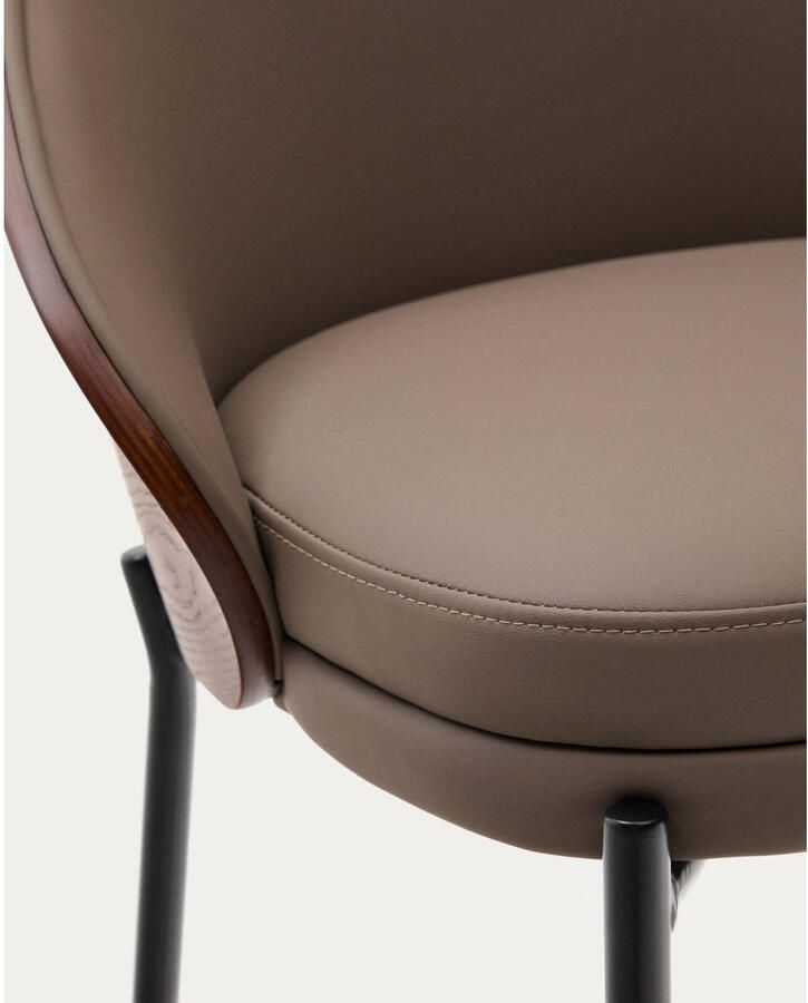 Kave Home Eamy kruk in bruin kunstleer essenfineer en afwerking in noten en bruin metaal 75 cm