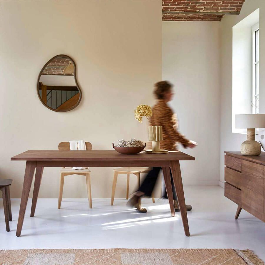 Tikamoon Esmée Tafel van massief notenhout voor 6|8 personen.